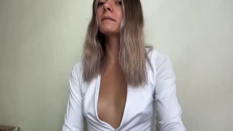 Snapshot of viajemos chatting on 03-11-26, 05:19 papichulo y mamichula online show from 03-11-26, 05:19