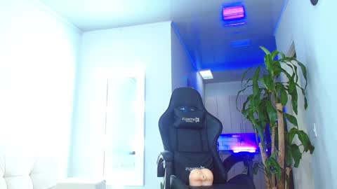 Ariana  online show from 01-18-25, 09:55