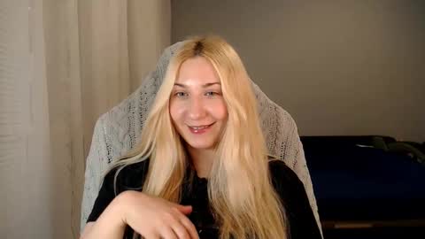 Amelia online show from 10-22-25, 06:51