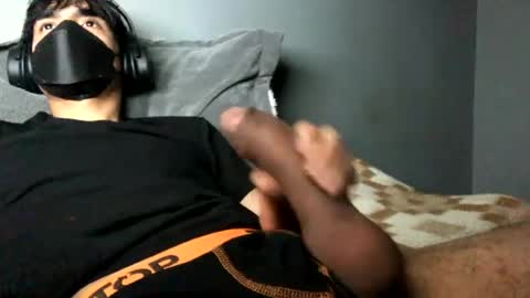 Snapshot of vic3_l chatting on 07-09-26, 12:26 vic3_l online show from 07-09-26, 12:26