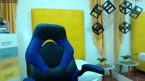 Snapshot of vic_nahomy chatting on 02-04-25, 12:22 nahomy online show from 02-04-25, 12:22