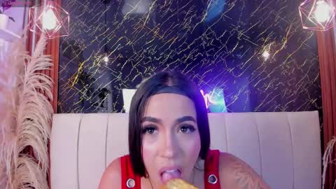 Snapshot of vichy_evans chatting on 02-25-26, 02:48 Vichy Everyday From 1400 to 2130 Col Time online show from 02-25-26, 02:48