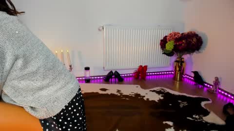 ViciousQueenu can call me Laura online show from 11-19-25, 07:52