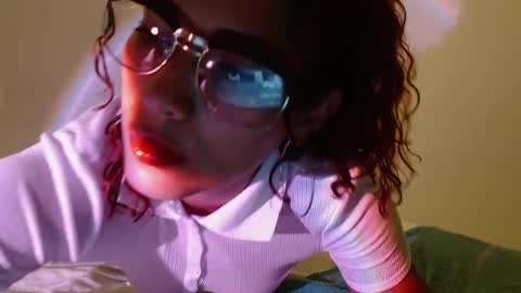 Snapshot of vicky_crazy chatting on 01-09-25, 06:26 Vicky  online show from 01-09-25, 06:26