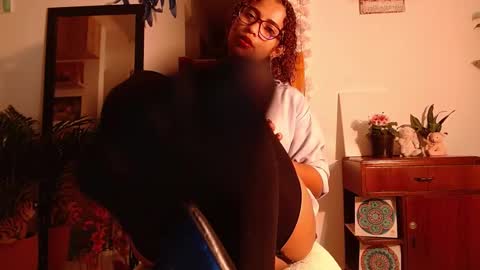 Snapshot of vicky_crazy chatting on 03-01-25, 01:11 Vicky  online show from 03-01-25, 01:11