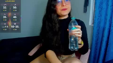 Snapshot of vicky_cristinax chatting on 05-27-26, 10:40 Vicky online show from 05-27-26, 10:40