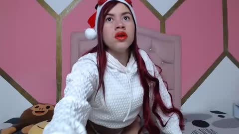 Snapshot of vicky_love_hot chatting on 12-17-24, 10:44 Vicky online show from 12-17-24, 10:44