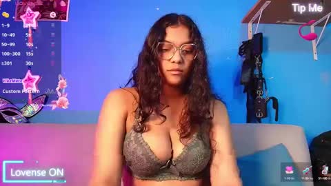 Snapshot of vicky_miller_05 chatting on 03-04-25, 01:23 vicky_miller_05 online show from 03-04-25, 01:23