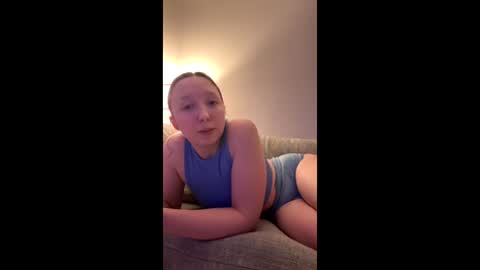 Snapshot of vickyparkerxx chatting on 05-31-26, 04:20 Vicky Parker online show from 05-31-26, 04:20