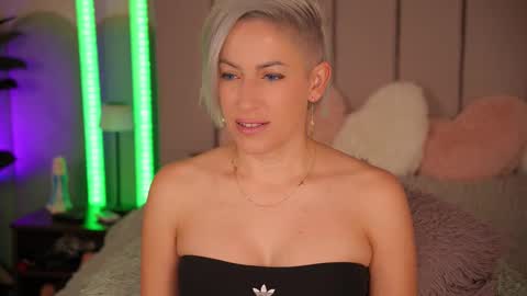 Snapshot of vickysecret96 chatting on 11-09-25, 06:17 vickysecret96 online show from 11-09-25, 06:17