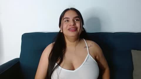 Snapshot of vicno_couple chatting on 05-27-26, 10:12 david and emma online show from 05-27-26, 10:12