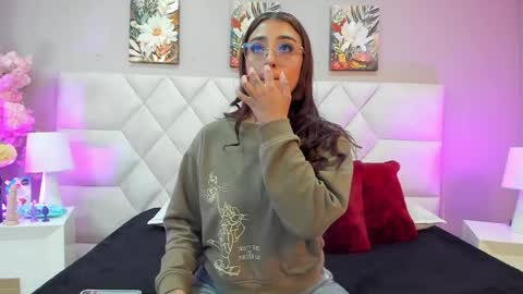victoria__lee_ online show from 05-21-26, 03:35