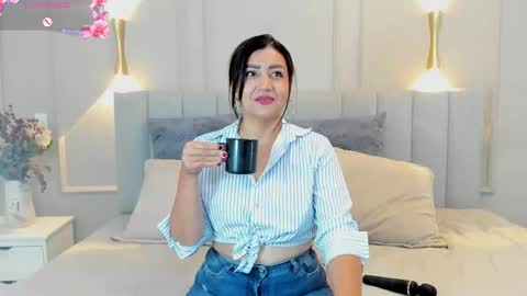 Snapshot of victoria_bourne chatting on 11-05-25, 07:25 victoria online show from 11-05-25, 07:25