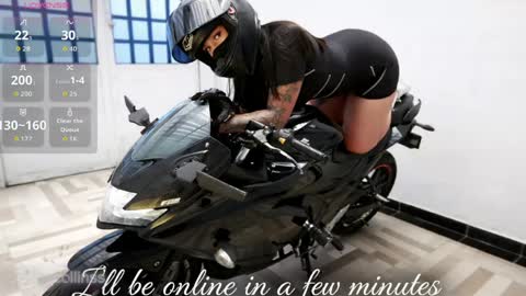 Victoria Collins online show from 04-05-26, 04:04