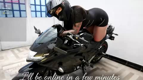 Victoria Collins online show from 04-08-26, 05:13