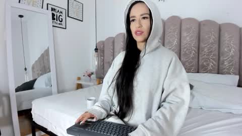 valentina online show from 10-24-25, 11:28