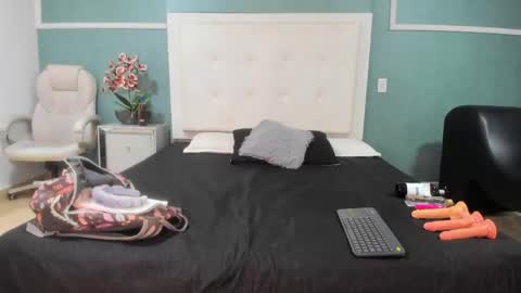 Snapshot of victoria_cutee chatting on 05-29-26, 12:58 online show from 05-29-26, 12:58