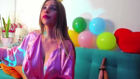 Victoria  online show from 02-14-25, 07:54