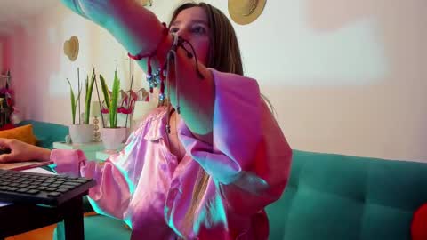 Victoria  online show from 02-16-25, 02:32