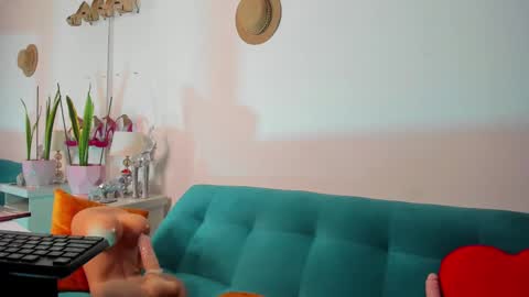 Victoria  online show from 02-16-25, 05:37