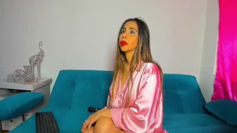 Victoria  online show from 11-30-25, 04:11