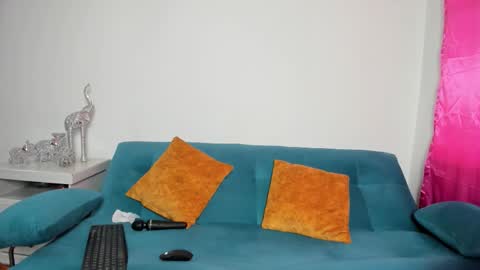 Victoria  online show from 12-14-25, 05:51