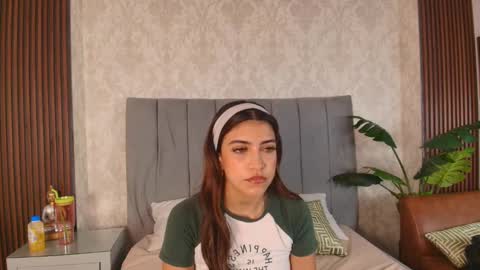 Snapshot of victoria_joliegb chatting on 02-27-25, 12:45 Victoria Lozano online show from 02-27-25, 12:45