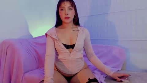 Victoria Laurent online show from 12-15-25, 07:18