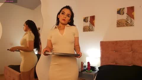 Snapshot of victoria_luxx_ chatting on 07-22-26, 11:46 Victoria online show from 07-22-26, 11:46