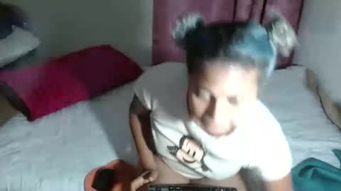 Snapshot of victoria_miler chatting on 02-06-25, 08:29 VICKY online show from 02-06-25, 08:29