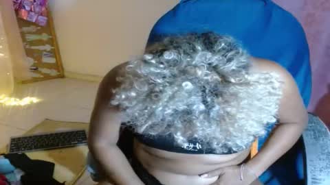 Snapshot of victoria_miler chatting on 03-10-25, 01:45 VICKY online show from 03-10-25, 01:45