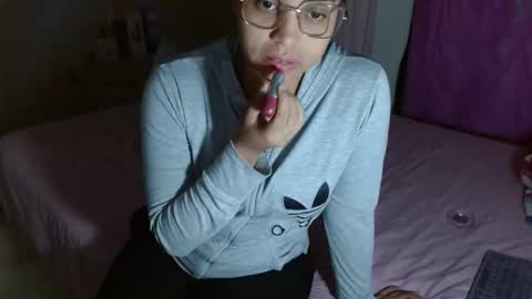 VICKY online show from 05-15-26, 11:45