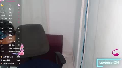 Snapshot of victoria_milf06 chatting on 02-24-25, 09:32 victoria online show from 02-24-25, 09:32