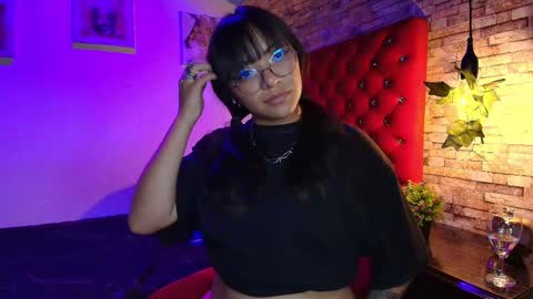 Snapshot of victoria_thompson6 chatting on 11-19-25, 08:42 victoria online show from 11-19-25, 08:42