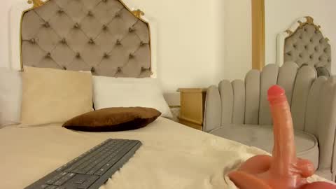 victoria  online show from 02-10-25, 05:41