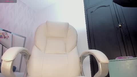 Victoria Sofia online show from 06-20-26, 07:05