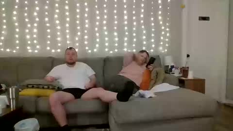 Victoria and Jesse online show from 10-18-25, 04:08