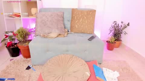 Victoria online show from 04-19-26, 01:16