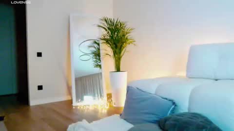 Miss V online show from 12-17-25, 05:13