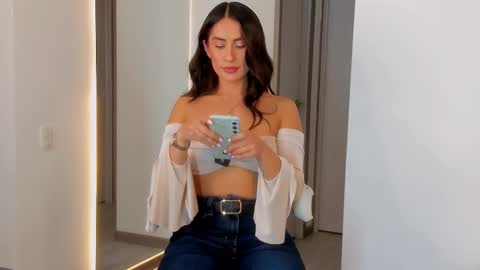 Vcitoria online show from 09-18-25, 12:23