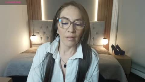 Snapshot of victorialuxee_ chatting on 07-29-26, 12:03 V I C T O R I A online show from 07-29-26, 12:03