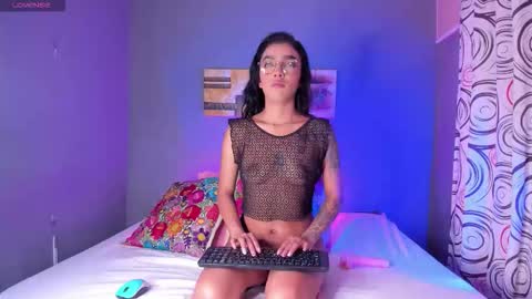 Snapshot of victoriameller chatting on 11-13-25, 10:41 victoriameller online show from 11-13-25, 10:41