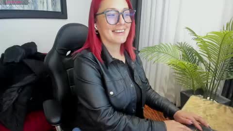 Snapshot of victoriapaker chatting on 05-19-26, 12:22 victoriapaker online show from 05-19-26, 12:22