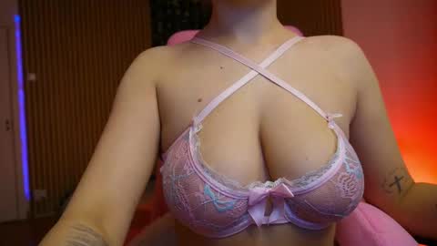 Snapshot of victoriarim chatting on 02-22-26, 06:24 victoriarim online show from 02-22-26, 06:24