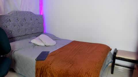 Victoria online show from 01-06-25, 04:44