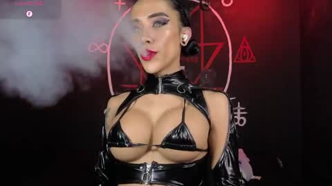 Snapshot of victoriavampire666 chatting on 05-10-26, 06:40 Victoria Vampire online show from 05-10-26, 06:40