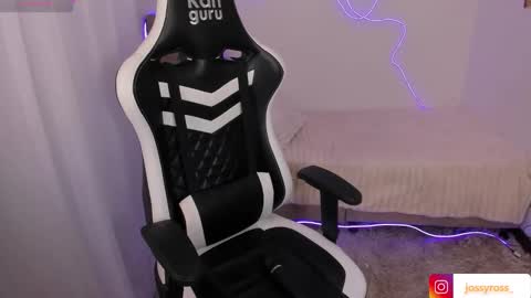 V  I C  T O R I A  online show from 10-10-25, 09:14