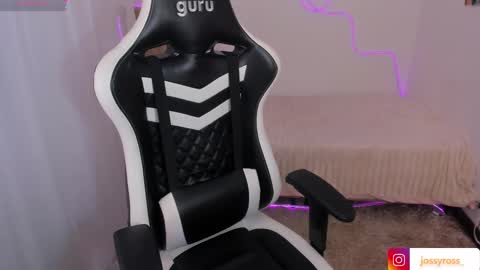 V  I C  T O R I A  online show from 11-06-25, 07:48