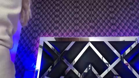 victtoria lee online show from 11-18-25, 07:07