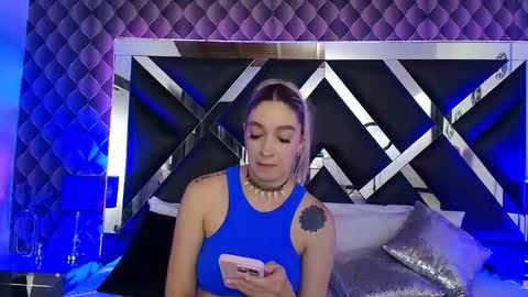 victtoria lee online show from 11-25-25, 07:25